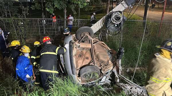 Tragedia en Luque: un muerto tras violento accidente en autopista Ñu Guasu - Policiales - ABC Color