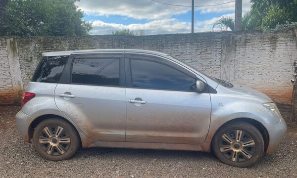 Joven salió a dar «un paseo» en auto que dueña dejó para que lave en el lavadero