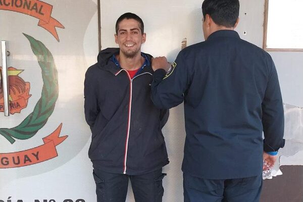 Chocó en moto y terminó detenido
