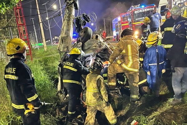 Luque: conductor pierde la vida tras chocar violentamente contra una columna