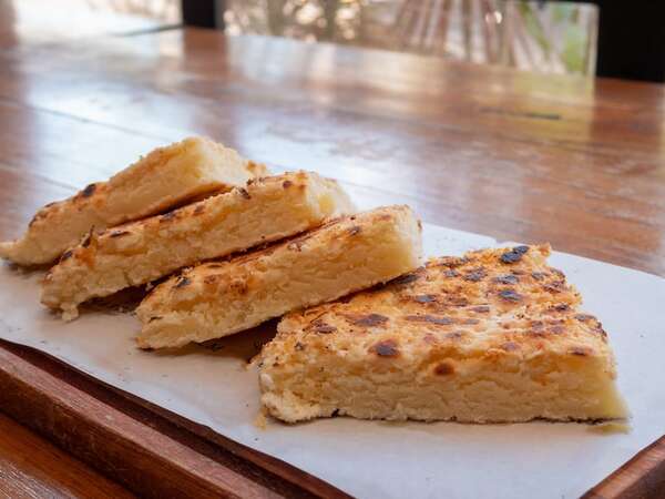 Aprendé el paso a paso y las medidas exactas para hacer el mejor mbeju con queso azul - Gastronomía - ABC Color