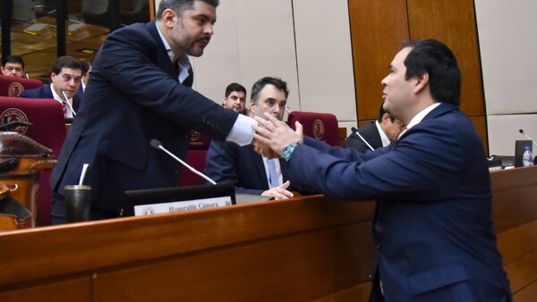 Un concejal recomienda a Nenecho que renuncie y otros están a favor de la intervención