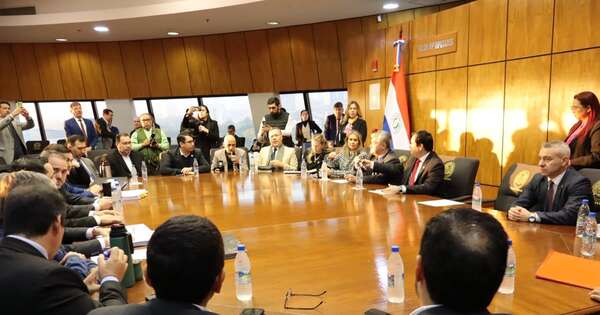 La Nación / Comisión de Intervención de Asunción recibe a concejales municipales