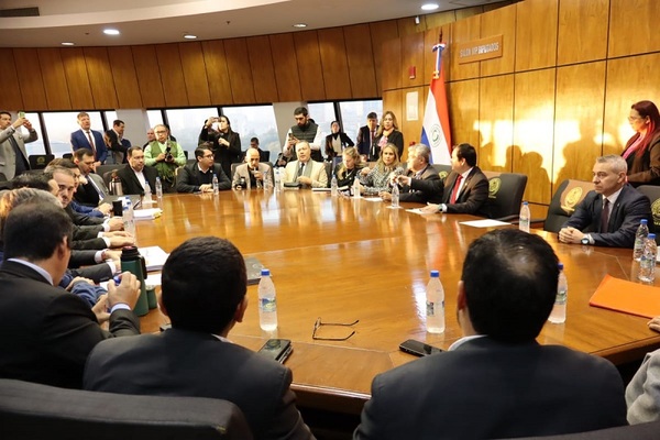 Concejales de Asunción se constituyen ante Comisión de Intervención