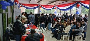 Masiva concurrencia de extranjeros para regularización migratoria en la Gobernación - La Clave