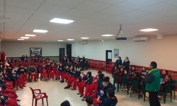 Ciudad del Este: adolescentes reciben capacitación sobre prevención del tabaquismo y las adicciones