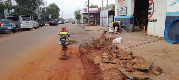 Municipalidad de Encarnación inicia bacheo en calles intervenidas por obras de cañerías