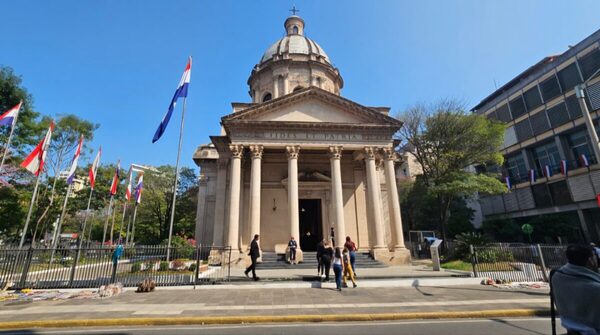 Panteón Nacional: pocos héroes, mucha pasión - Portal Digital Cáritas Universidad Católica