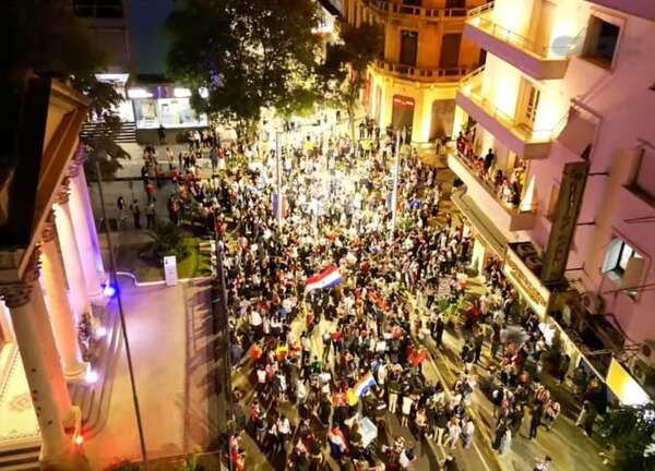 Policía pide buen comportamiento en festejos ante posible clasificación de la Albirroja - Eliminatorias - ABC Color