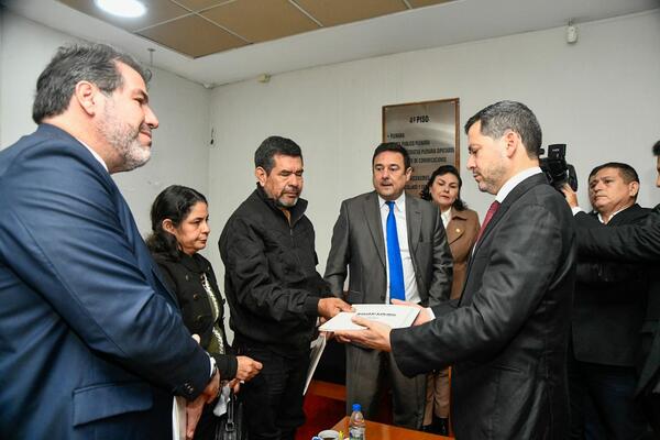 Titular de Diputados recibió proyecto ley para búsqueda de personas desaparecidas
