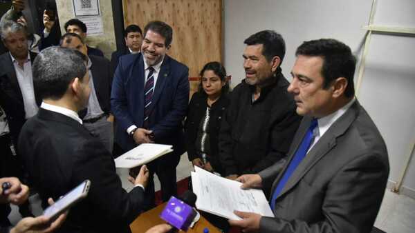 Padres de María Fernanda llegan al Congreso y piden aprobar la Ley Mafe: ¿De qué se trata?