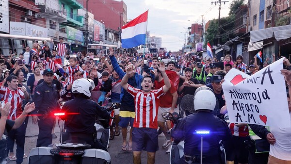 Santi Peña ya analiza pedido de declarar asueto nacional mañana si gana hoy la Albirroja