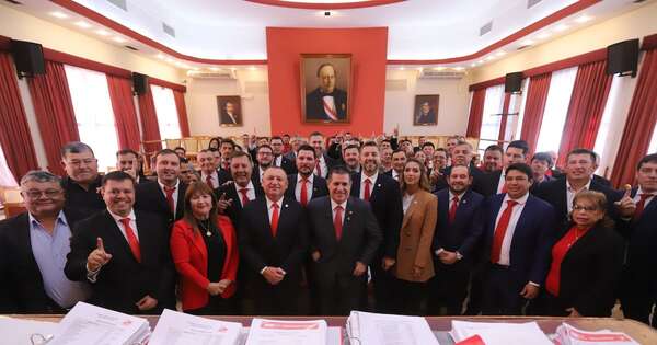 La Nación / ANR: dirigentes de Ñeembucú presentaron 3.000 pedidos de afiliación