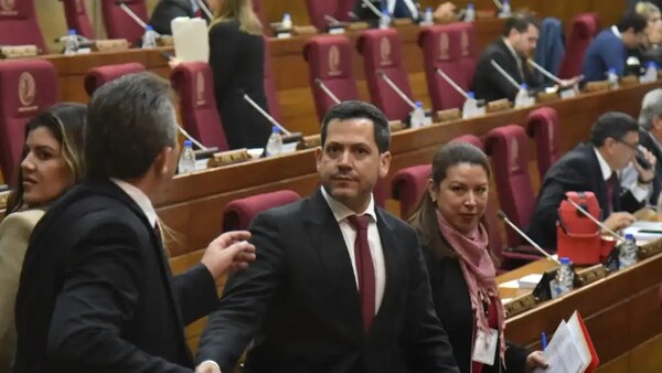 Diputados colorados ausentes frenan debate sobre municipios de Asunción y CDE