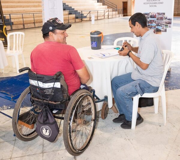 Entregaron sillas de ruedas a beneficiarios de Concepción - .::Agencia IP::.