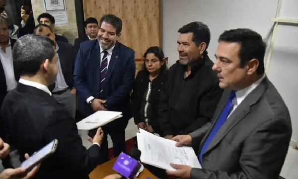 Padres de María Fernanda llegan al Congreso y piden aprobar la “ley Mafe" – Prensa 5