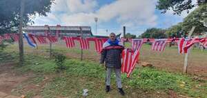 Con pantallas gigantes, banderas y la tradicional albirroja para acompañar a la selección en el Este    - ABC en el Este - ABC Color