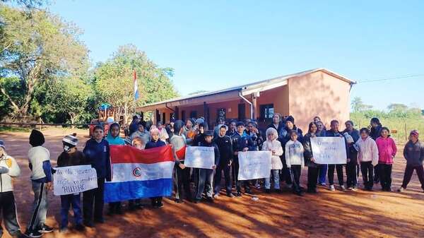 Comunidad educativa se moviliza en San Pedro para exigir rubro docente - Mundo - ABC Color