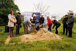 GOBIERNO DE ITAPÚA INICIA OBRA DEL SISTEMA DE AGUA POTABLE EN YPAJERÉ