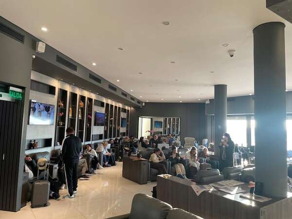 Vuelo a Madrid con importante retraso en el Silvio Pettirossi: este sería el motivo - Nacionales - ABC Color