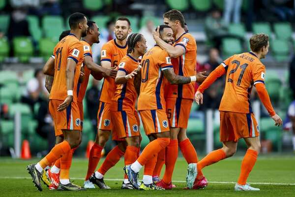 Países Bajos humilla a Malta y Depay iguala a Van Persie - Fútbol Internacional - ABC Color