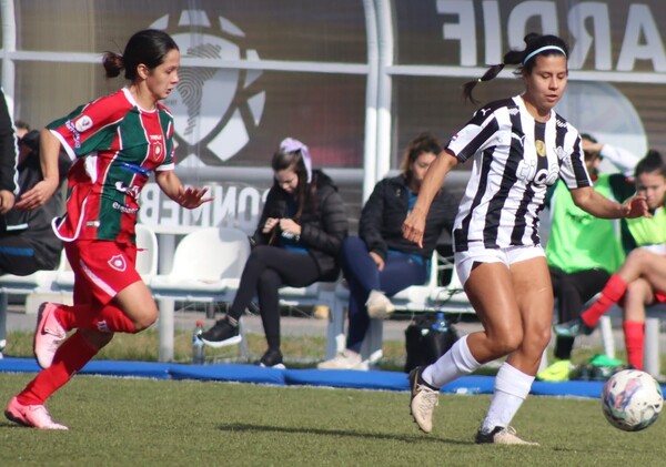 Fútbol Femenino: Nuevo puntero tras la fecha 17 - La Tribuna