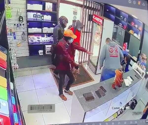 Víctimas persiguen y atrapan a asaltantes en Pedro Juan Caballero - Nacionales - ABC Color