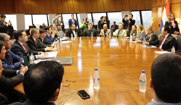 La Cámara de Diputados tratará este miércoles la intervención de las Municipalidades de Asunción y Ciudad del Este - La Tribuna