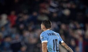 Uruguay derrota a Venezuela y queda a las puertas del Mundial-2026