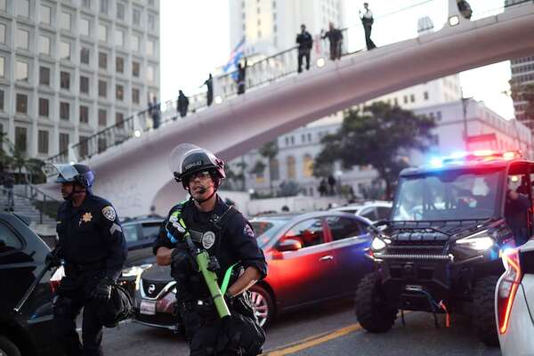 La amenaza de más efectivos no acalla las protestas en Los Ángeles - Mundo - ABC Color