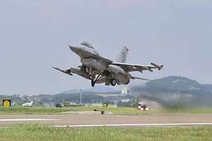 Taiwán confía en recibir más de diez cazas F-16 procedentes de EE. UU. en 2025 - Mundo - ABC Color