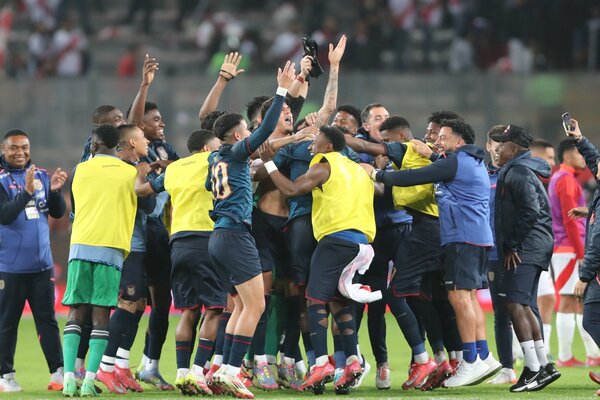 Ecuador empató con Perú y clasificó al mundial