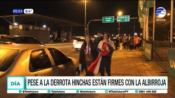 Pese a la derrota hinchas están firmes con la Albirroja