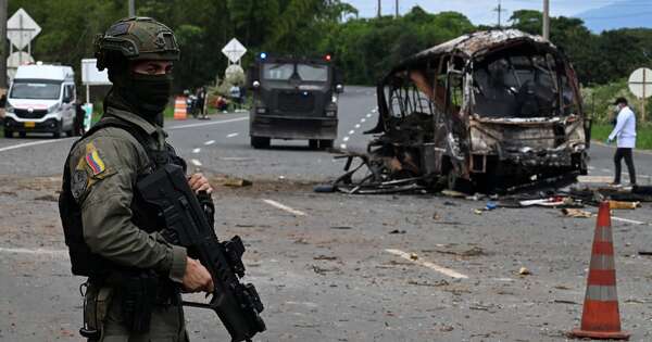 La Nación / Colombia: múltiples ataques guerrilleros suman siete muertos