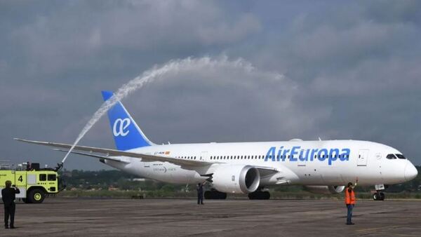 Aerolínea canceló vuelo a Madrid: El piloto habría fallecido