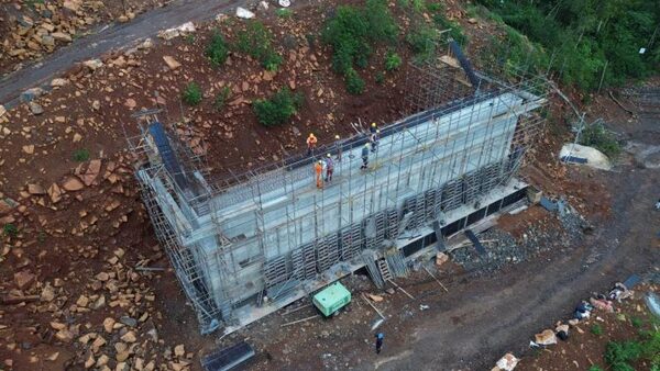 Construcción del puente sobre el río Monday tiene casi 20% de avance
