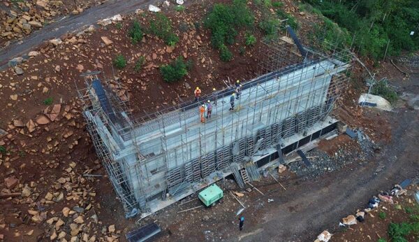 Construcción del puente sobre el río Monday tiene casi 20% de avance