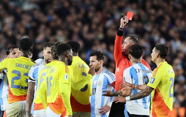 Versus / ¡Le dijo de todo! Messi terminó muy enojado con Juan Gabriel Benítez