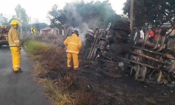 Un camión cisterna vuelca y su conductor muere calcinado en Curuguaty – Prensa 5