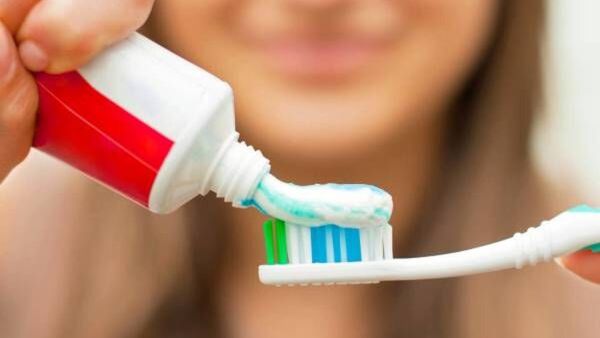Dinavisa comunica sobre posible efectos adversos de pastas dentales con fluoruro de estaño
