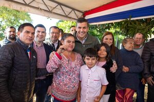 Gobierno entregó viviendas dignas a 87 familias de Capiatá y Villeta - .::Agencia IP::.
