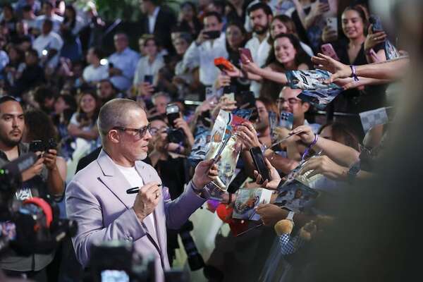 Brad Pitt llegó a México y enloqueció a sus fans - Gente - ABC Color