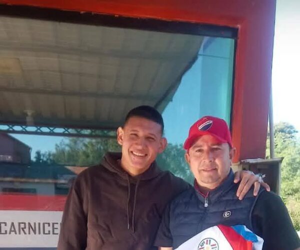 ¡Mirá lo primero que hizo Juan Cáceres al volver a Paraguay!