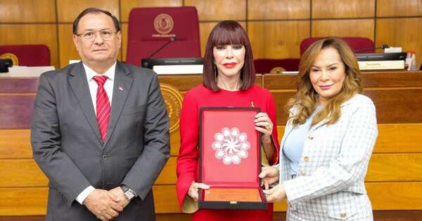 La Nación / “Siento un nexo profundo con el Paraguay”, dice Ruth Amit tras reconocimiento otorgado por el Senado