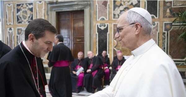 La Nación / Nuncio de Paraguay participó de la reunión con representantes pontificios y saludó al Papa