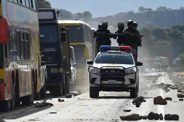 Crisis en Bolivia: al menos dos policías murieron en choques con seguidores de Evo Morales