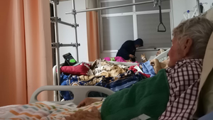 IPS Ingavi: Denuncian baño con agua fría a un adulto mayor, comidas frías y hasta cucaracha en el pan