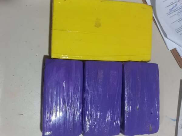 Policía halla droga abandonada dentro de la penitenciaría Tacumbú - Policiales - ABC Color