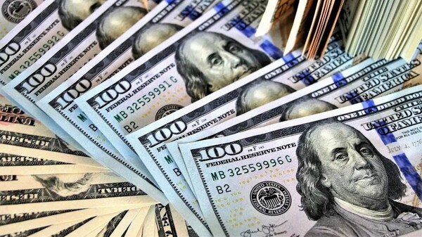 Baja calificación de Moody´s afectó al dólar