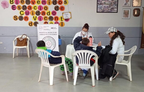 Proveen atención médica integral a familias y niños del Programa Abrazo en comunidad de Cordillera - .::Agencia IP::.